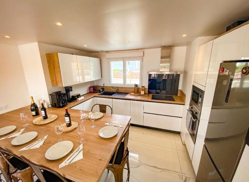 Maison Au Calme Avec Piscine Holiday home *